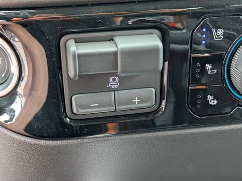 Used 2026 Chevrolet Silverado 1500 LTZ w/ LTZ Premium Package image 29