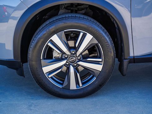 Used 2023 Nissan Rogue SL image 5