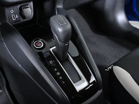 Used 2022 Nissan Versa SV w/ Electronics Package image 18