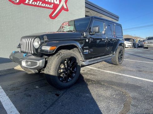 Used 2022 Jeep Wrangler Unlimited Sahara image 2