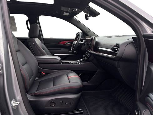 Used 2025 Chevrolet Traverse RS image 22