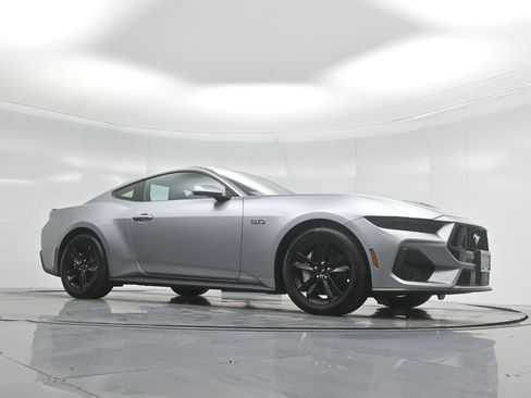 Used 2025 Ford Mustang GT RWD image 3