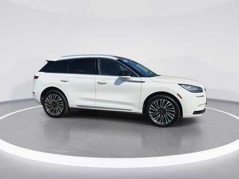 Used 2022 Lincoln Corsair AWD w/ Premium Package image 9