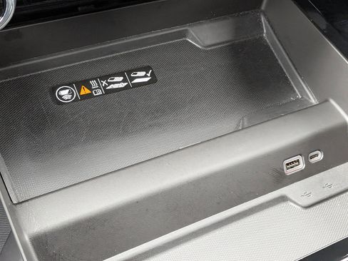 Certified 2025 Chevrolet Tahoe Premier RWD image 38