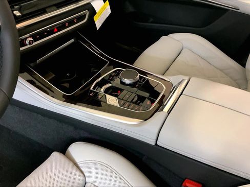New 2026 BMW X5 xDrive40i w/ M Sport Package image 7