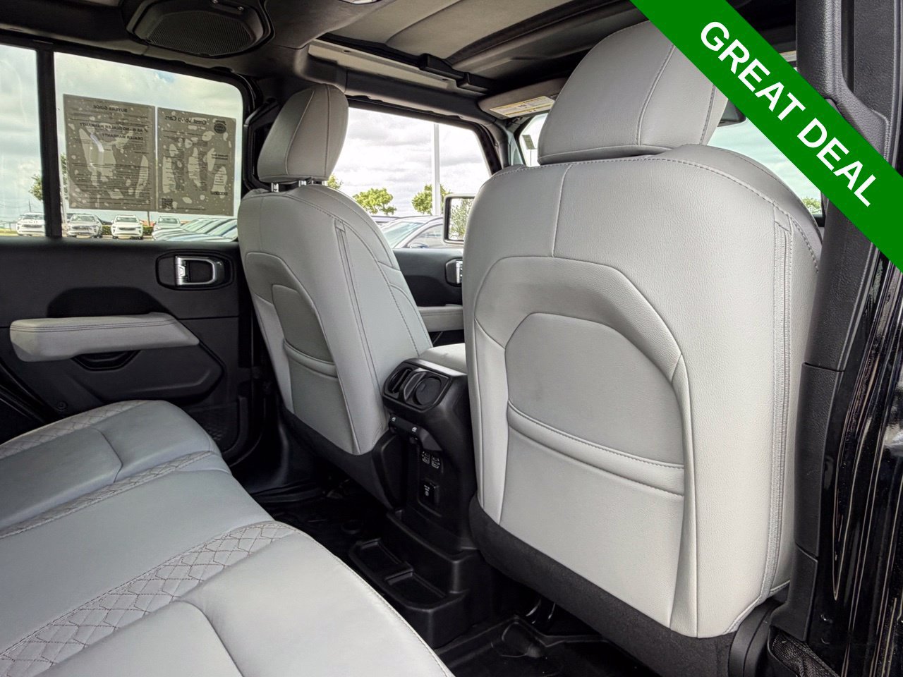 Used 2021 Jeep Wrangler Unlimited Sahara AWD/4WD image 43