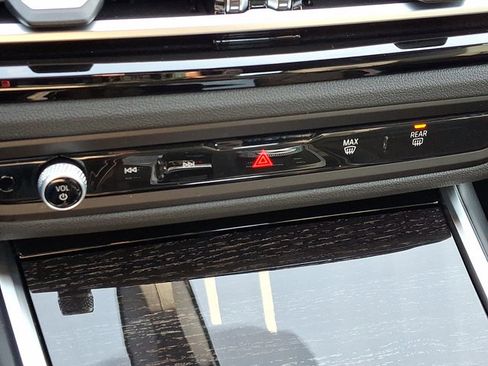 Certified 2023 BMW 330i xDrive Sedan w/ Driving Assistance Package image 18