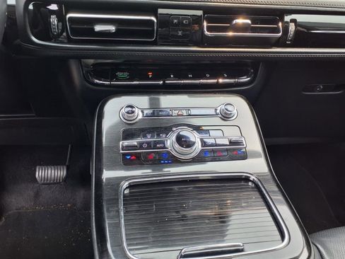 Used 2023 Lincoln Nautilus Reserve image 13