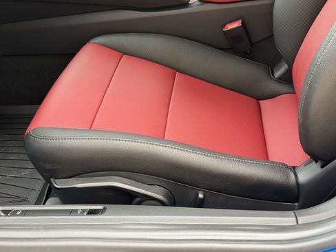 Used 2025 Porsche 718 Cayman w/ Sport Chrono Package image 24