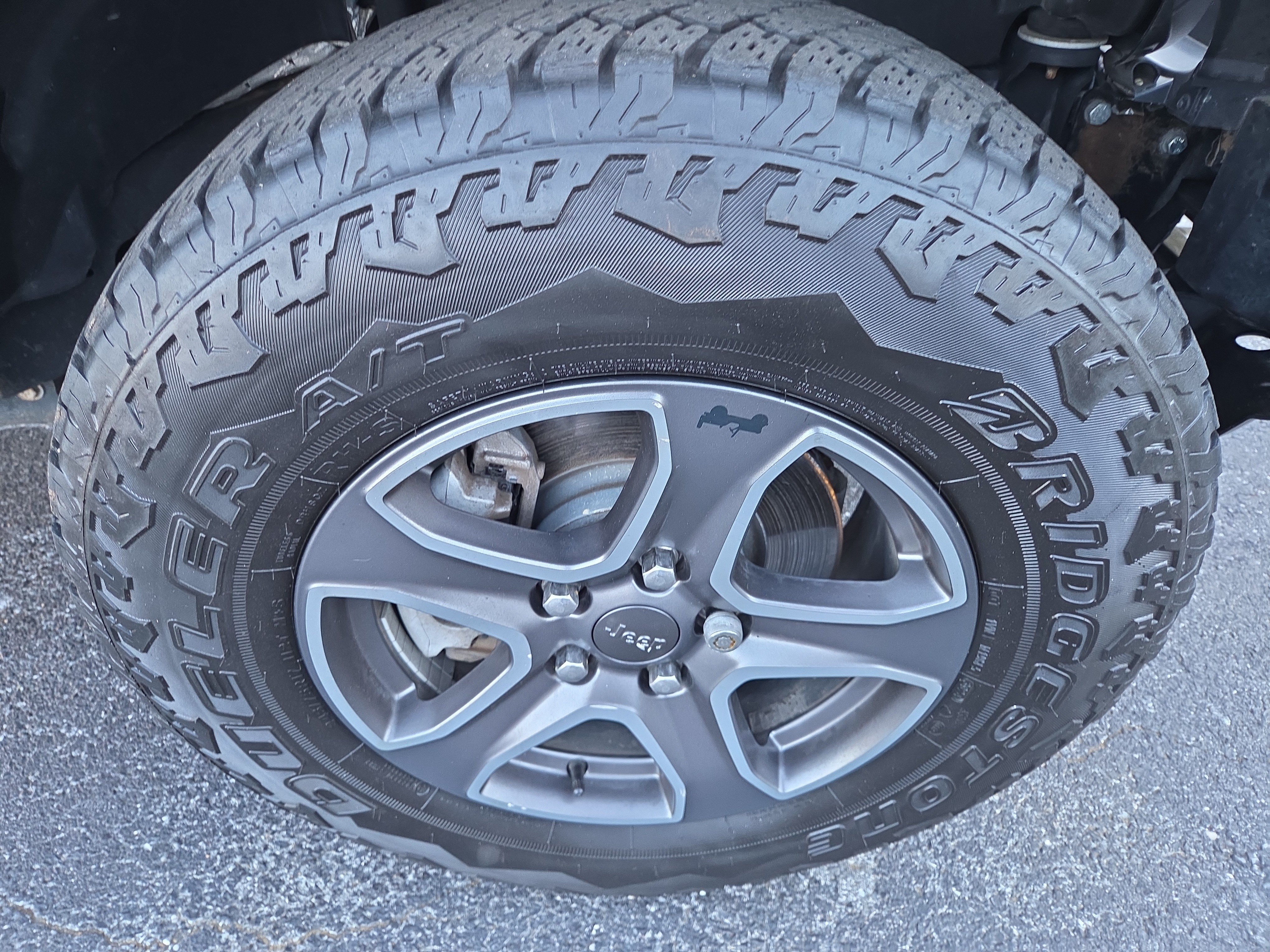 Certified 2019 Jeep Wrangler Sport AWD/4WD image 10