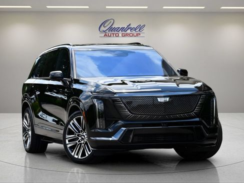 Used 2026 Cadillac Vistiq Platinum w/ LPO, Floor Liner Package AWD/4WD image 1