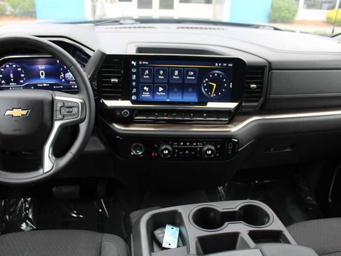 Used 2023 Chevrolet Silverado 1500 LT AWD/4WD image 11