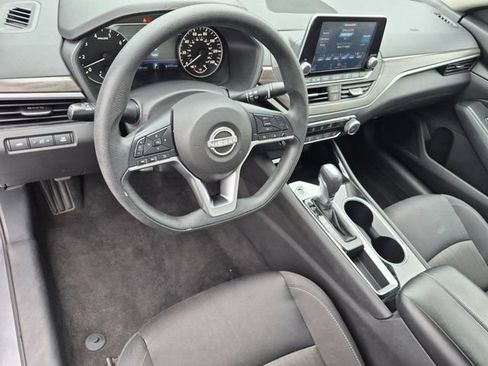 Used 2024 Nissan Altima 2.5 SV FWD image 16