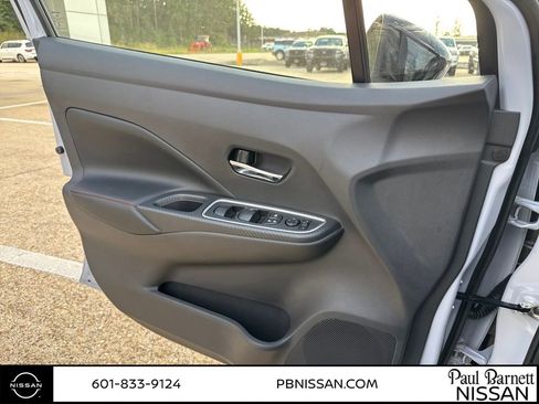 New 2025 Nissan Versa SR w/ Trunk Package image 23
