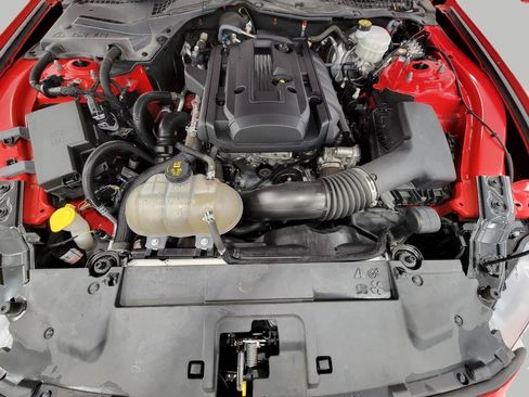 Used 2018 Ford Mustang Coupe RWD image 9