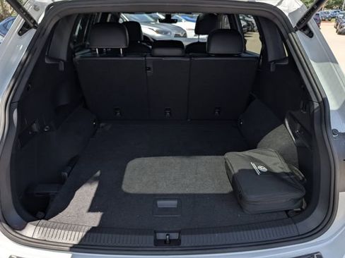 Used 2022 Volkswagen Tiguan SEL R-Line AWD/4WD image 28