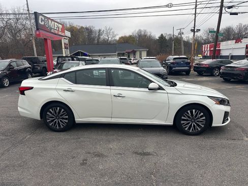 Used 2023 Nissan Altima 2.5 SV image 3