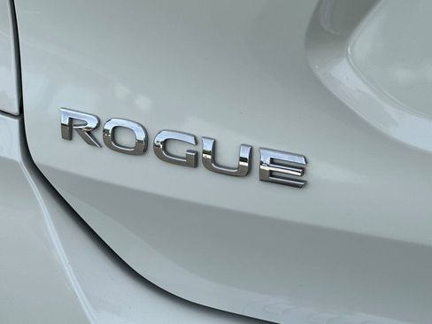 Used 2019 Nissan Rogue SV image 21