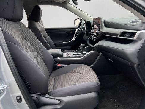 Used 2023 Toyota Highlander L image 7