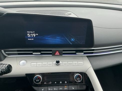 Certified 2024 Hyundai Elantra Limited image 16