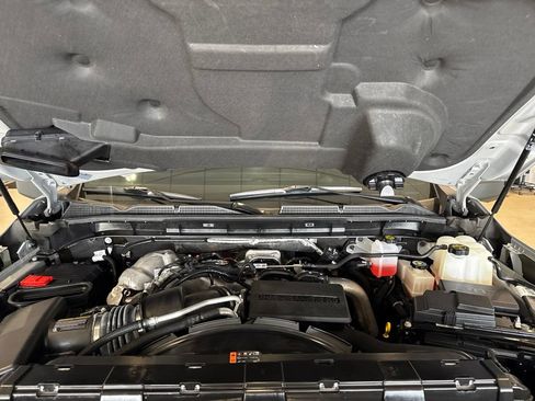Used 2024 GMC Sierra 2500 AT4 w/ AT4 Premium Plus Package AWD/4WD image 11