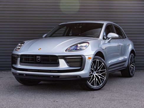 Used 2026 Porsche Macan AWD/4WD image 1