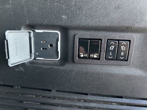 Used 2024 GMC Yukon XL Denali w/ Max Trailering Package RWD image 13