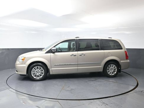 Used 2015 Chrysler Town & Country Limited Platinum w/ Trailer Tow Group FWD image 6