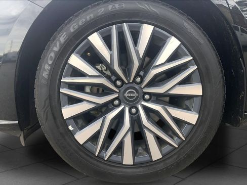 Used 2024 Nissan Altima 2.5 SV FWD image 11