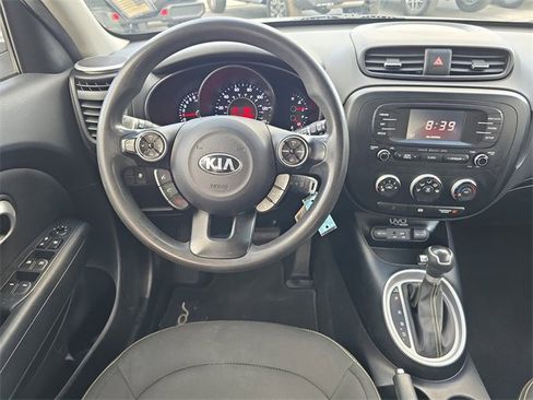 Used 2015 Kia Soul + image 10