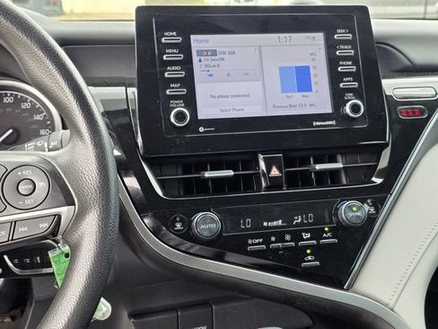 Used 2022 Toyota Camry LE image 8