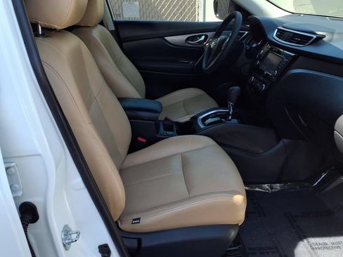 Used 2016 Nissan Rogue SV w/ SV Premium Package FWD image 24