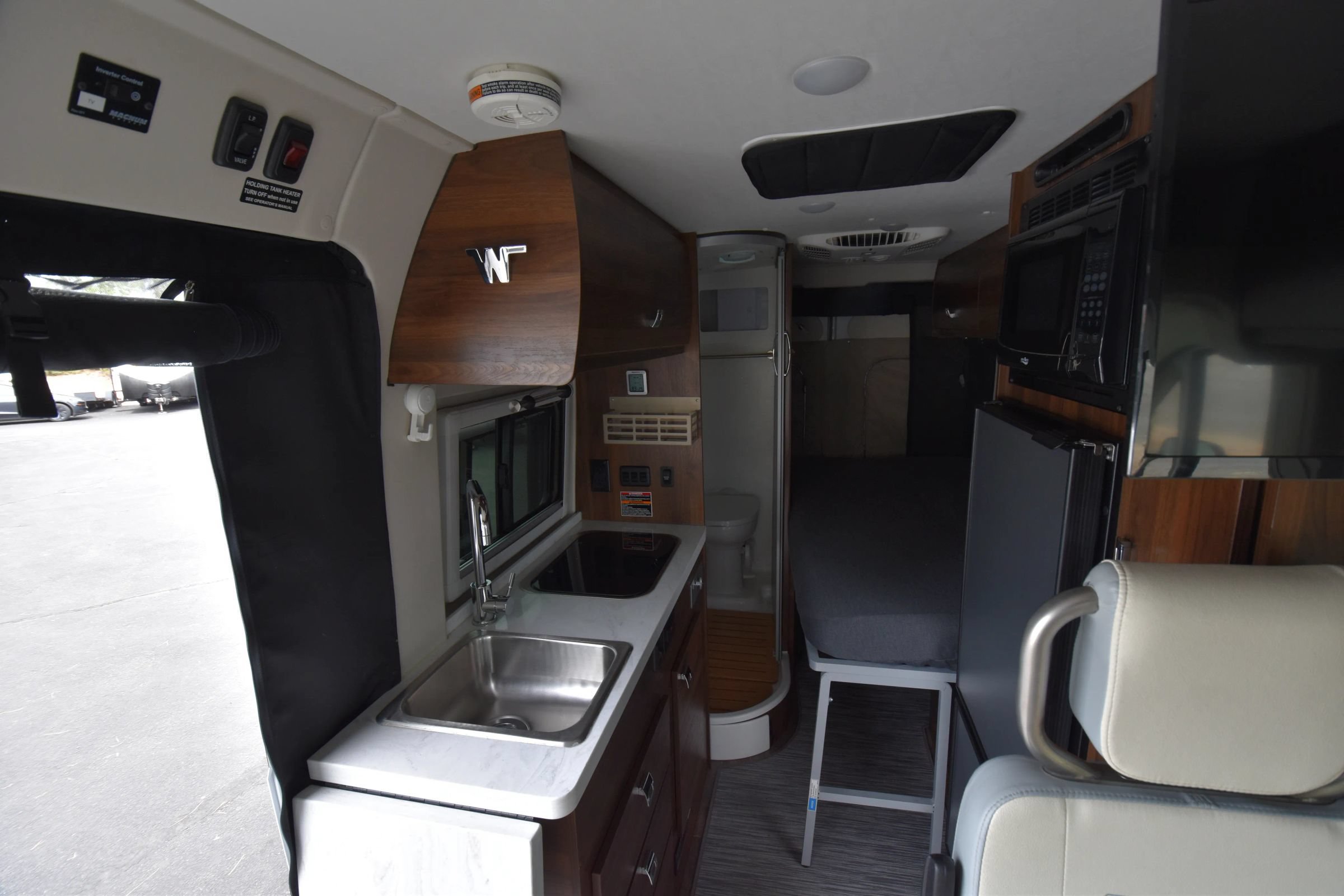 Used 2021 RAM ProMaster 3500 w/ Premium Appearance Group FWD image 14