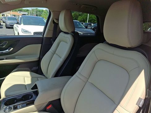 Certified 2025 Lincoln Corsair AWD image 14