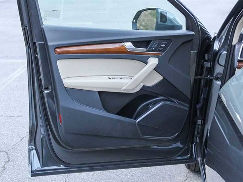 Used 2022 Audi Q5 2.0T Premium w/ Convenience Package image 21