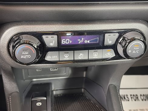Used 2024 Nissan Kicks SR w/ SR Premium Package FWD image 20