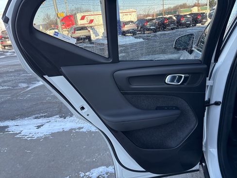 Used 2023 Volvo XC40 B5 Core w/ Protection Package Premier image 28