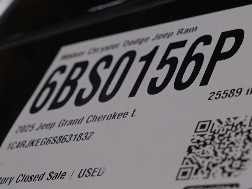 Used 2025 Jeep Grand Cherokee L Summit AWD/4WD image 34