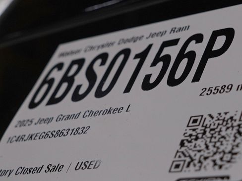 Used 2025 Jeep Grand Cherokee L Summit AWD/4WD image 34