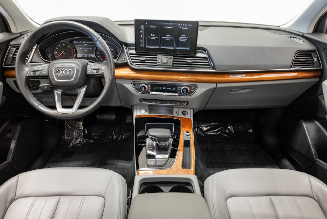 Used 2023 Audi Q5 2.0T Premium w/ Convenience Package AWD/4WD image 25