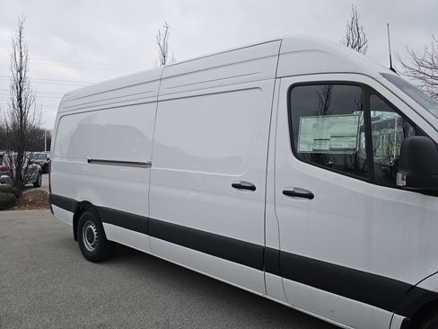 New 2025 Mercedes-Benz Sprinter 2500 image 19