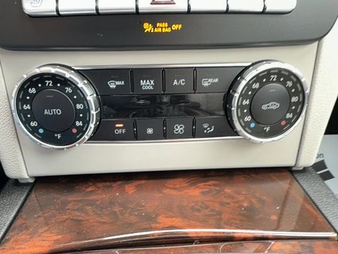 Used 2013 Mercedes-Benz C 300 4MATIC Sedan image 12