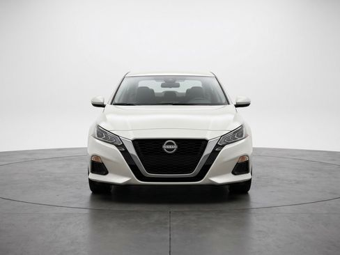 Used 2025 Nissan Altima 2.5 SV FWD image 2