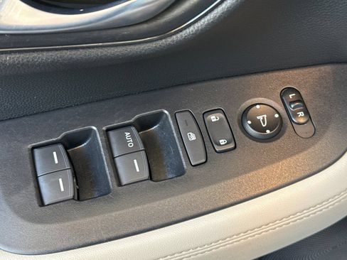 Used 2023 Honda HR-V LX image 16