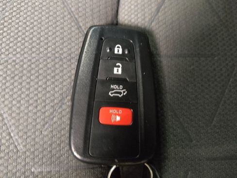 Used 2020 Toyota RAV4 XLE w/ Convenience Package image 32