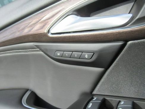 Used 2023 Buick Envision Avenir image 28