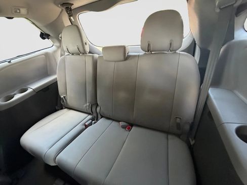 Used 2015 Toyota Sienna XLE Premium w/ Four Season Floor Mat Package FWD image 16