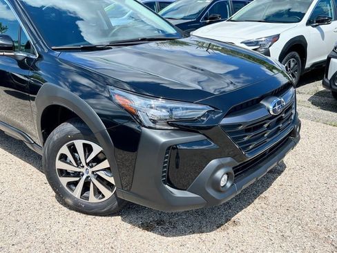 Used 2025 Subaru Outback Premium AWD/4WD image 2