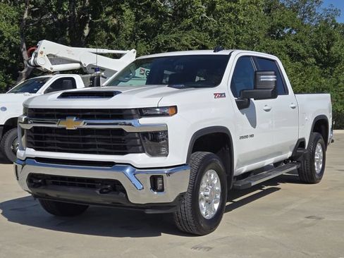 Used 2025 Chevrolet Silverado 2500 LT AWD/4WD image 4