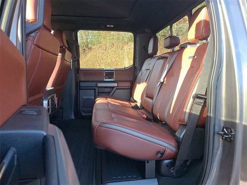 Used 2022 Ford F450 Platinum w/ FX4 Off-Road Package image 10